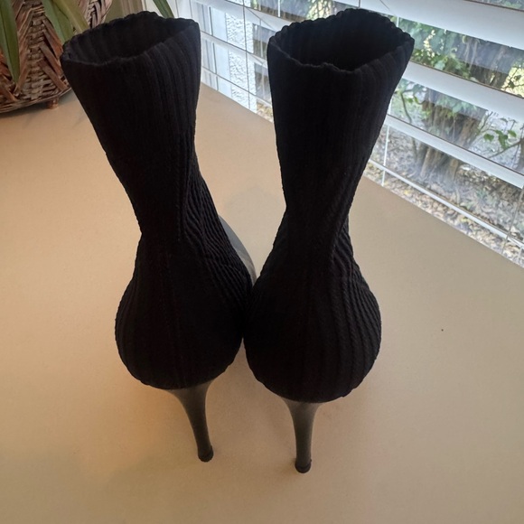 Gianvito Rossi Black Women's Ankle Booties - Picture 9 of 12